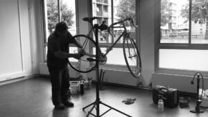 apéro démontage de vélos @ Atelier Le Velotonome