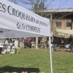 les croqueurs de pomme à l'arbre en fete au battement d'ailes